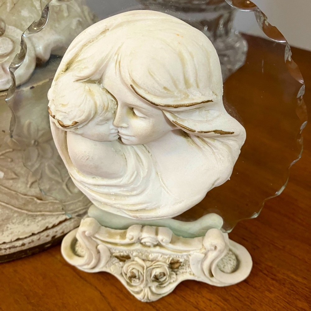 Italian carved porcelain mother / daughter - unbelievable detail ! Made in Italy